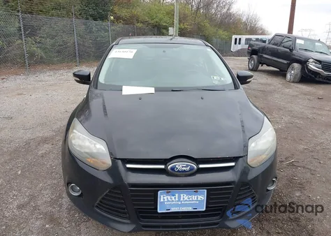 2013 Ford Focus Titanium z USA, uszkodzony, nr VIN 1FADP3N21DL348795